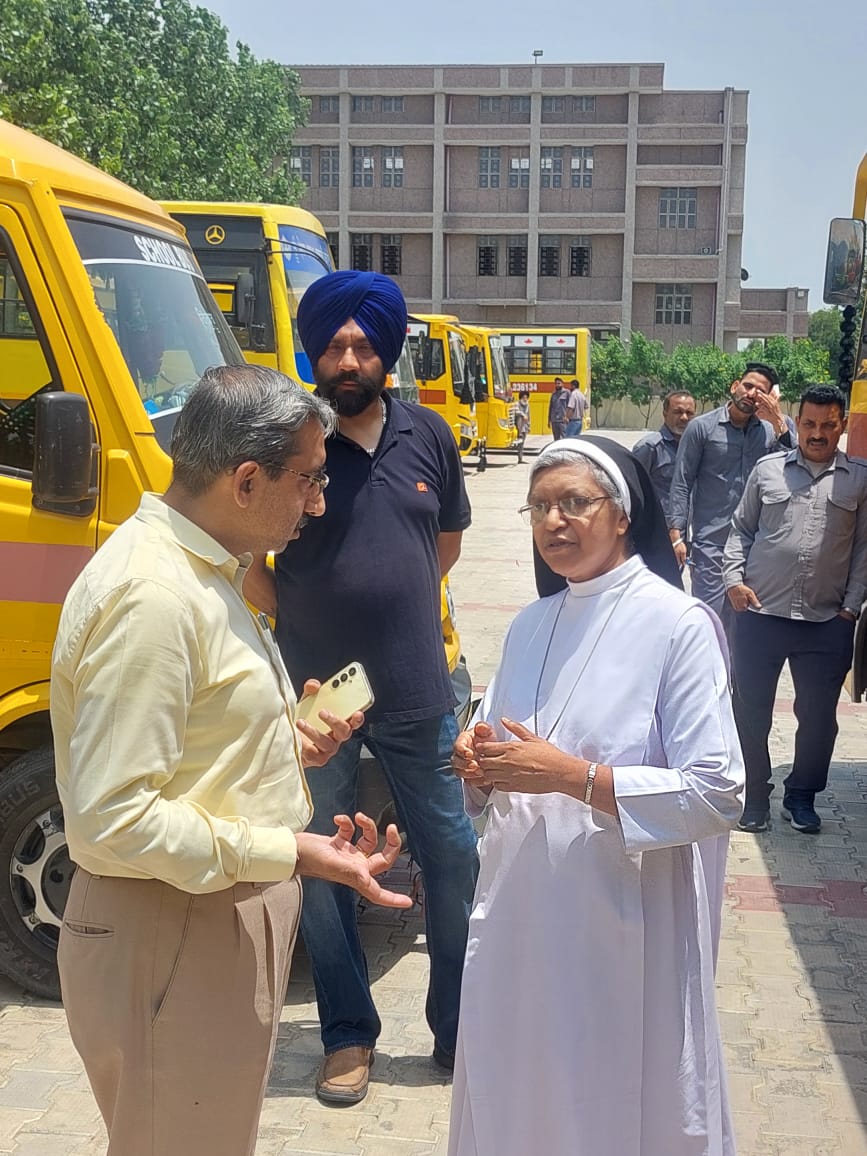 सुरक्षित स्कूल वाहन योजना के तहत आरटीओ ने सख्त कार्रवाई की।